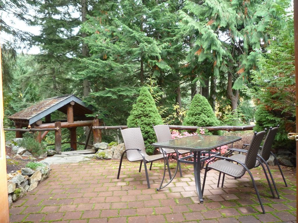 Inn At Clifftop Lane Bed And Breakfast Whistler Extérieur photo