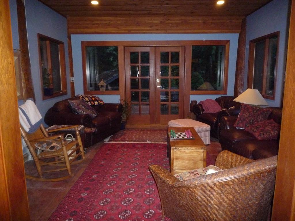 Inn At Clifftop Lane Bed And Breakfast Whistler Extérieur photo